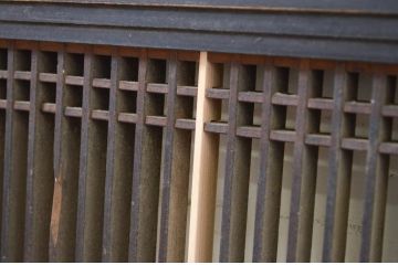 アンティーク建具　整然と並ぶ縦桟が美しい筬(オサ)欄間1枚(明り取り、明かり取り、オサランマ)(R-069323)