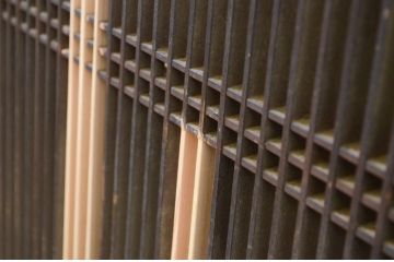 アンティーク建具　整然と並ぶ縦桟が美しい筬(オサ)欄間1枚(明り取り、明かり取り、オサランマ)(R-069323)