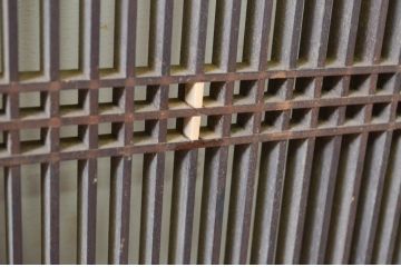 アンティーク建具　整然と並ぶ縦桟が美しい筬(オサ)欄間1枚(明り取り、明かり取り、オサランマ)(R-069323)