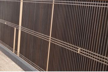 アンティーク建具　整然と並ぶ縦桟が美しい筬(オサ)欄間1枚(明り取り、明かり取り、オサランマ)(R-069323)