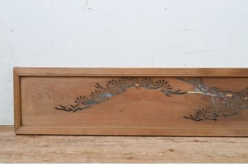 アンティーク建具　和モダンな空間におすすめなかわいらしい松の透かし彫り欄間1枚(明り取り、明かり取り)(R-069339)