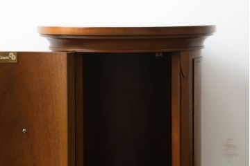 中古　DREXEL HERITAGE(ドレクセルヘリテイジ)　Triune(トライユン)　クラシカルな佇まいと美しい杢目使いが目を惹くドラムテーブル(サイドテーブル、ラウンドテーブル、コーヒーテーブル、サイドキャビネット)(R-069342)