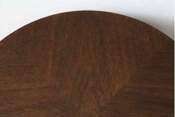 中古　DREXEL HERITAGE(ドレクセルヘリテイジ)　Triune(トライユン)　クラシカルな佇まいと美しい杢目使いが目を惹くドラムテーブル(サイドテーブル、ラウンドテーブル、コーヒーテーブル、サイドキャビネット)(R-069342)