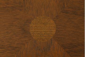 中古　DREXEL HERITAGE(ドレクセルヘリテイジ)　Triune(トライユン)　クラシカルな佇まいと美しい杢目使いが目を惹くドラムテーブル(サイドテーブル、ラウンドテーブル、コーヒーテーブル、サイドキャビネット)(R-069343)
