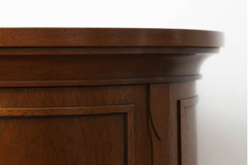 中古　DREXEL HERITAGE(ドレクセルヘリテイジ)　Triune(トライユン)　クラシカルな佇まいと美しい杢目使いが目を惹くドラムテーブル(サイドテーブル、ラウンドテーブル、コーヒーテーブル、サイドキャビネット)(R-069343)