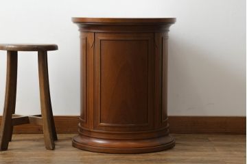 中古　DREXEL HERITAGE(ドレクセルヘリテイジ)　Triune(トライユン)　クラシカルな佇まいと美しい杢目使いが目を惹くドラムテーブル(サイドテーブル、ラウンドテーブル、コーヒーテーブル、サイドキャビネット)(R-069343)