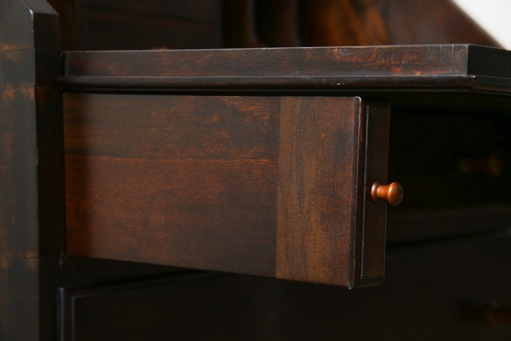 和製ビンテージ　松本民芸家具　♯308型　古びた風合いの木肌がレトロさを醸し出すシックなライティングビューロー　定価約45万円　(R-069345)