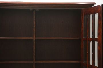 中古　美品　九州民芸家具　シックな色合いとクラシカルな佇まいが美しいサイドキャビネット(サイドボード、ブックケース、書棚、本棚、本箱、戸棚、収納棚)(R-069349)