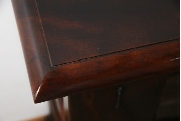 中古　美品　九州民芸家具　シックな色合いとクラシカルな佇まいが美しいサイドキャビネット(サイドボード、ブックケース、書棚、本棚、本箱、戸棚、収納棚)(R-069349)