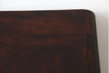 中古　美品　九州民芸家具　シックな色合いとクラシカルな佇まいが美しいサイドキャビネット(サイドボード、ブックケース、書棚、本棚、本箱、戸棚、収納棚)(R-069349)