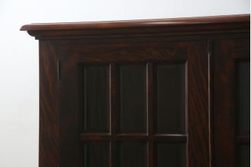中古　美品　九州民芸家具　シックな色合いとクラシカルな佇まいが美しいサイドキャビネット(サイドボード、ブックケース、書棚、本棚、本箱、戸棚、収納棚)(R-069349)