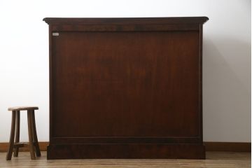 中古　美品　九州民芸家具　シックな色合いとクラシカルな佇まいが美しいサイドキャビネット(サイドボード、ブックケース、書棚、本棚、本箱、戸棚、収納棚)(R-069349)