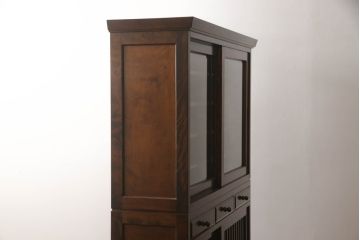 中古　美品　九州民芸家具　落ち着いた色合いが大人な雰囲気を醸し出す食器棚(収納棚、戸棚、キャビネット、水屋箪笥、店舗什器)(R-069350)