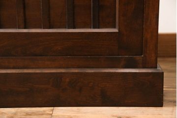 中古　美品　九州民芸家具　落ち着いた色合いが大人な雰囲気を醸し出す食器棚(収納棚、戸棚、キャビネット、水屋箪笥、店舗什器)(R-069350)