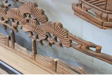 アンティーク建具　上質な和を演出する松の彫刻欄間1枚(明り取り、明かり取り)(R-069356)