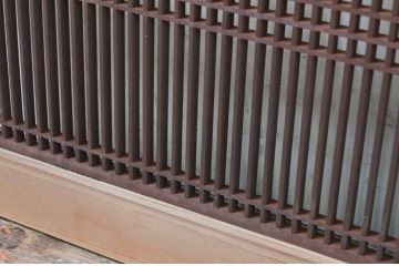 アンティーク建具　落ち着きのあるお部屋作りにおすすめな筬(オサ)欄間1枚(明り取り、明かり取り、オサランマ)(R-069363)