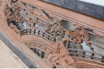 アンティーク建具　上質な和を演出する松の彫刻欄間1枚(明り取り、明かり取り)(R-069364)