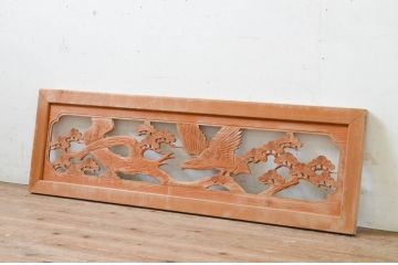 アンティーク建具　和の雰囲気を高める松と鷹の彫刻欄間1枚(明り取り、明かり取り)(R-069365)
