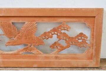 アンティーク建具　和の雰囲気を高める松と鷹の彫刻欄間1枚(明り取り、明かり取り)(R-069365)