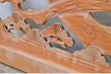 アンティーク建具　和の雰囲気を高める松と鷹の彫刻欄間1枚(明り取り、明かり取り)(R-069365)