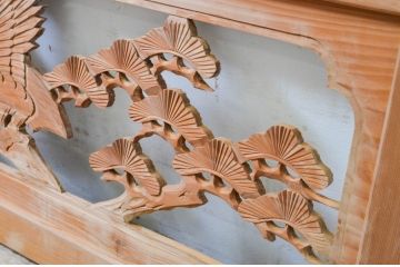 アンティーク建具　和の雰囲気を高める松と鷹の彫刻欄間1枚(明り取り、明かり取り)(R-069365)