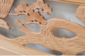 アンティーク建具　和の雰囲気を高める松と鷹の彫刻欄間1枚(明り取り、明かり取り)(R-069365)