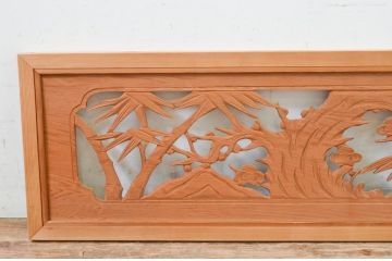 アンティーク建具　和の雰囲気を高める梅と竹の彫刻欄間1枚(明り取り、明かり取り)(R-069366)
