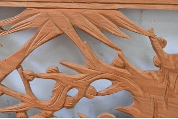 アンティーク建具　和の雰囲気を高める梅と竹の彫刻欄間1枚(明り取り、明かり取り)(R-069366)