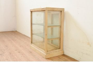 和製アンティーク　ペイント仕上げ限定　ノスタルジックな雰囲気を醸し出す古い薬屋の小振りな卓上ペイントガラスケース(ショーケース、飾り棚、陳列棚、収納棚)(R-069375)