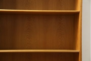 デンマークビンテージ　Hans J Wegner(ハンス・J・ウェグナー)　RY Mobler製　RY8　オーク材　薄型ながら収納力抜群のブックシェルフ(本棚、オープンラック、収納棚、飾り棚、陳列棚、ヴィンテージ、北欧)(R-069376)