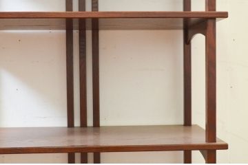 和製ビンテージ　シンプルなデザインが取り入れやすい古いタモ材の飾り棚(茶棚、収納棚、ブックシェルフ、オープンシェルフ、ディスプレイラック、ヴィンテージ)(R-069377)