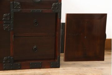 和製アンティーク　前面栗材　味わい深い風合いが魅力の米沢箪笥ローボード(テレビ台、テレビボード、ローチェスト、収納たんす、時代箪笥、引き出し)(R-069386)