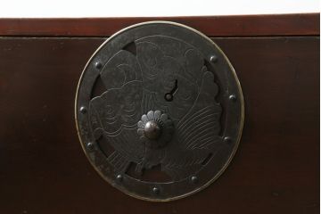 和製アンティーク　前面栗材　味わい深い風合いが魅力の米沢箪笥ローボード(テレビ台、テレビボード、ローチェスト、収納たんす、時代箪笥、引き出し)(R-069386)