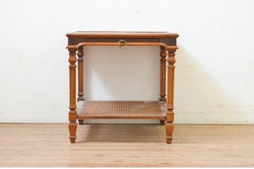 中古　DREXEL HERITAGE(ドレクセルヘリテイジ)　補助テーブル付きのクラシカルなサイドテーブル(ローテーブル、コーヒーテーブル、エンドテーブル、ナイトテーブル、飾り台)(R-069389)
