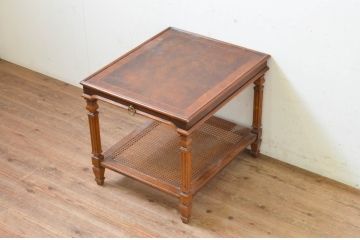 中古　DREXEL HERITAGE(ドレクセルヘリテイジ)　補助テーブル付きのクラシカルなサイドテーブル(ローテーブル、コーヒーテーブル、エンドテーブル、ナイトテーブル、飾り台)(R-069389)