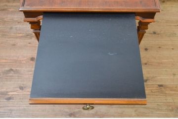 中古　DREXEL HERITAGE(ドレクセルヘリテイジ)　補助テーブル付きのクラシカルなサイドテーブル(ローテーブル、コーヒーテーブル、エンドテーブル、ナイトテーブル、飾り台)(R-069389)