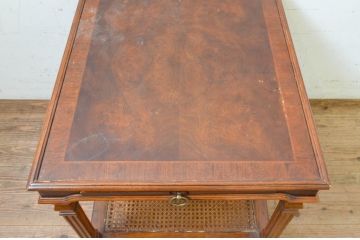 中古　DREXEL HERITAGE(ドレクセルヘリテイジ)　補助テーブル付きのクラシカルなサイドテーブル(ローテーブル、コーヒーテーブル、エンドテーブル、ナイトテーブル、飾り台)(R-069389)
