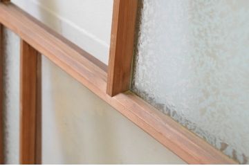 アンティーク建具　古い木味が魅力の大正ロマンな雰囲気溢れるガラス窓1枚(引き戸、ガラス戸)(R-069415)
