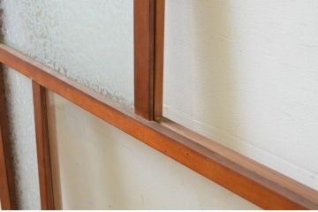 アンティーク建具　古い木味が魅力の大正ロマンな雰囲気溢れるガラス窓1枚(引き戸、ガラス戸)(R-069415)