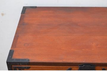 和製ビンテージ　鋲と凝った金具の意匠が目を引く脚付き米沢箪笥(手許箪笥、和タンス、時代箪笥、収納たんす、小箪笥、小物収納、引き出し、ヴィンテージ)(R-069418)