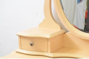 中古　IDC大塚家具取り扱い　リン・ホーリン(LYNN HOLLYN)　エレガントなデザインが素敵なドレッサー(鏡台、ミラー、化粧台)(R-069421)