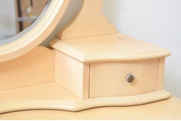 中古　IDC大塚家具取り扱い　リン・ホーリン(LYNN HOLLYN)　エレガントなデザインが素敵なドレッサー(鏡台、ミラー、化粧台)(R-069421)