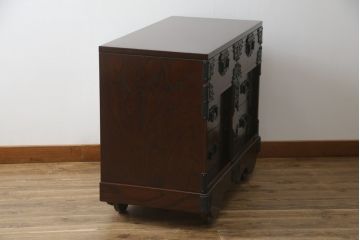 中古　美品　欅(ケヤキ)材　重厚な金具と威風堂々とした佇まいが魅力の南部車箪笥(南部箪笥、和タンス、引き出し、収納箪笥、サイドチェスト)(定価約40万円)(R-069424)