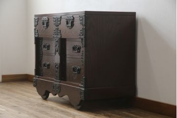 中古　美品　欅(ケヤキ)材　重厚な金具と威風堂々とした佇まいが魅力の南部車箪笥(南部箪笥、和タンス、引き出し、収納箪笥、サイドチェスト)(定価約40万円)(R-069424)