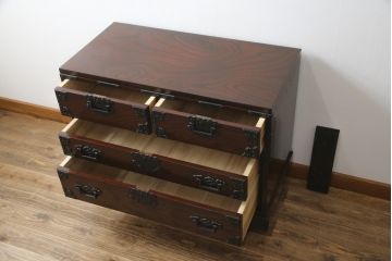 中古　美品　欅(ケヤキ)材　重厚な金具と威風堂々とした佇まいが魅力の南部車箪笥(南部箪笥、和タンス、引き出し、収納箪笥、サイドチェスト)(定価約40万円)(R-069424)