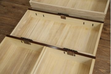 中古　美品　欅(ケヤキ)材　重厚な金具と威風堂々とした佇まいが魅力の南部車箪笥(南部箪笥、和タンス、引き出し、収納箪笥、サイドチェスト)(定価約40万円)(R-069424)