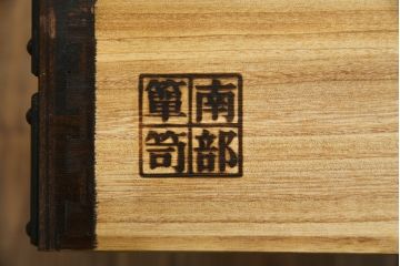 中古　美品　欅(ケヤキ)材　重厚な金具と威風堂々とした佇まいが魅力の南部車箪笥(南部箪笥、和タンス、引き出し、収納箪笥、サイドチェスト)(定価約40万円)(R-069424)