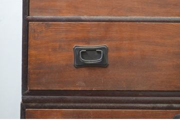 和製アンティーク　前面欅(ケヤキ)材　レトロな雰囲気漂う時代箪笥ローチェスト(和たんす、収納箪笥、衣装箪笥、引き出し、ローボード、テレビ台)(R-069429)