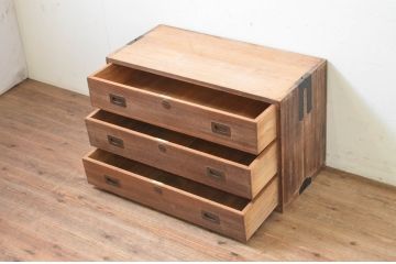 和製アンティーク　上手物!　銅金具の付いた上質な三丁引き総桐箪笥ローチェスト(桐たんす、ローボード、テレビ台、テレビボード、収納たんす、時代箪笥、引き出し)(R-069432)