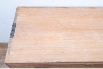 和製アンティーク　上手物!　銅金具の付いた上質な三丁引き総桐箪笥ローチェスト(桐たんす、ローボード、テレビ台、テレビボード、収納たんす、時代箪笥、引き出し)(R-069432)